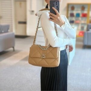 Chanel 19 nude bag